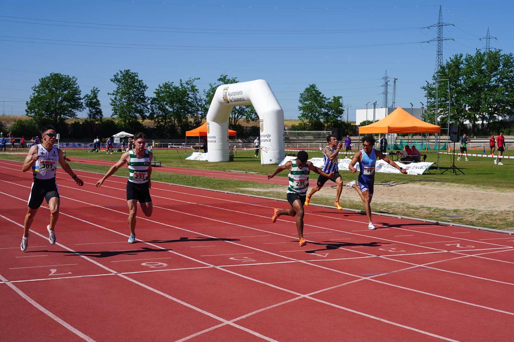 Las mejores imágenes de una gran tarde de atletismo en Las Pistas del Helmántico
