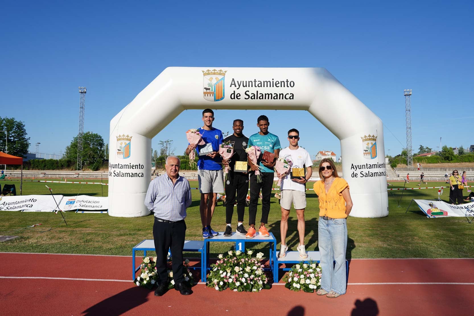Las mejores imágenes de una gran tarde de atletismo en Las Pistas del Helmántico