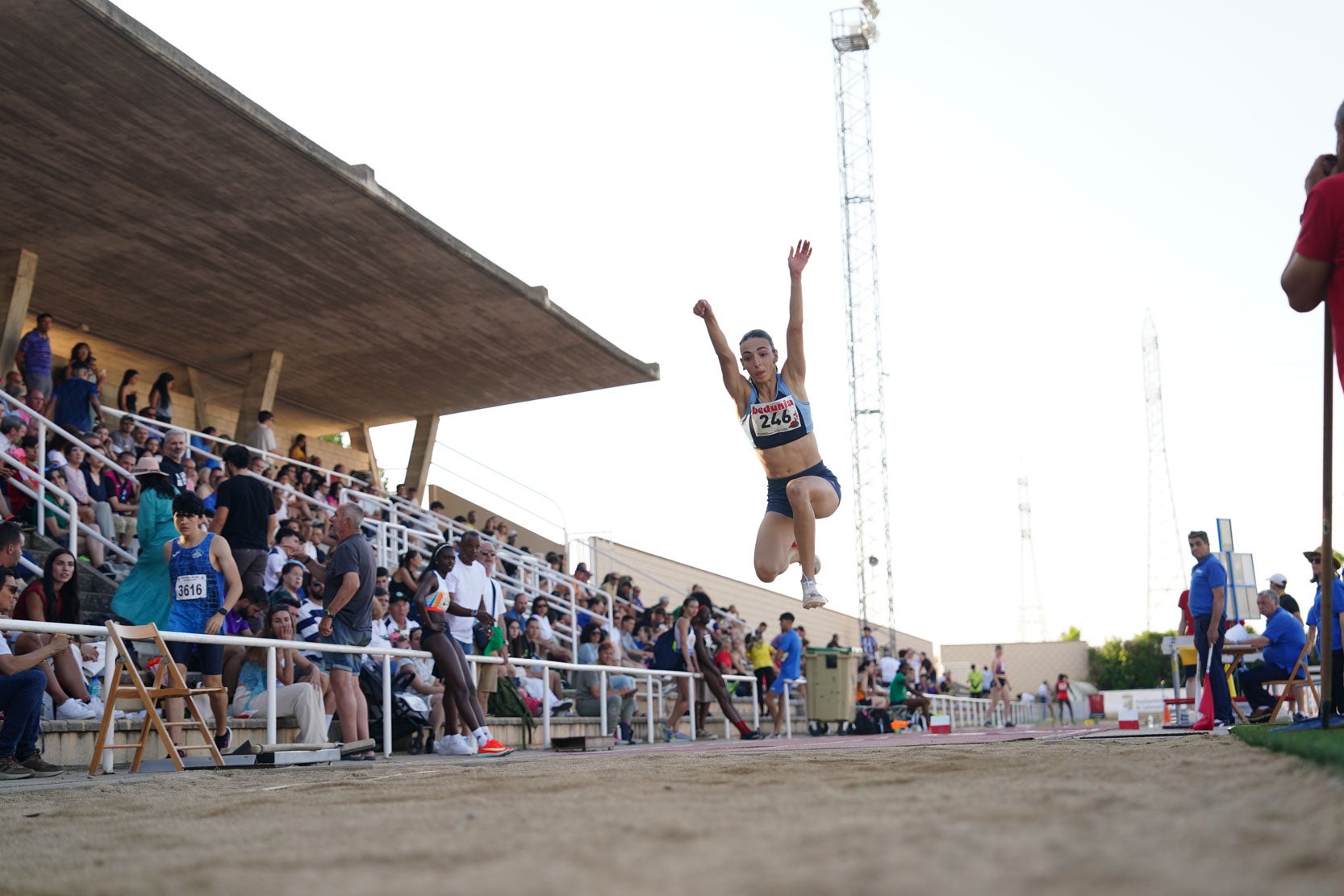 Las mejores imágenes de una gran tarde de atletismo en Las Pistas del Helmántico