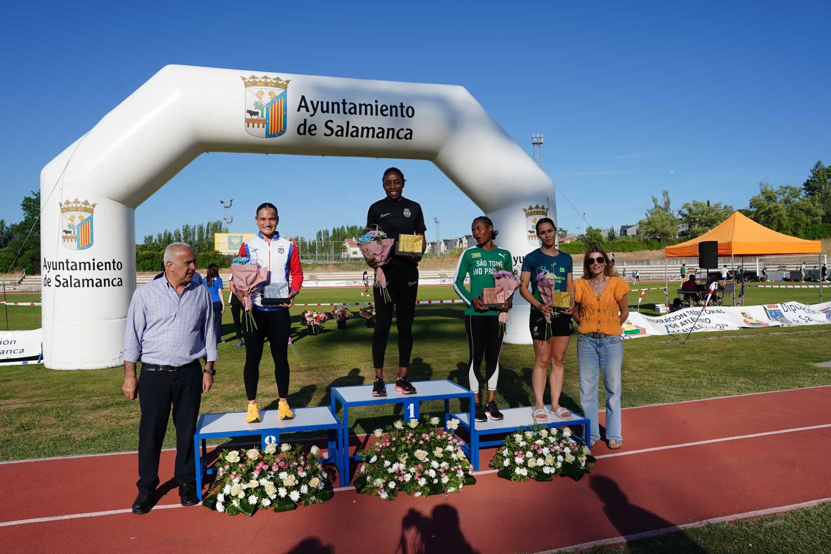 Las mejores imágenes de una gran tarde de atletismo en Las Pistas del Helmántico