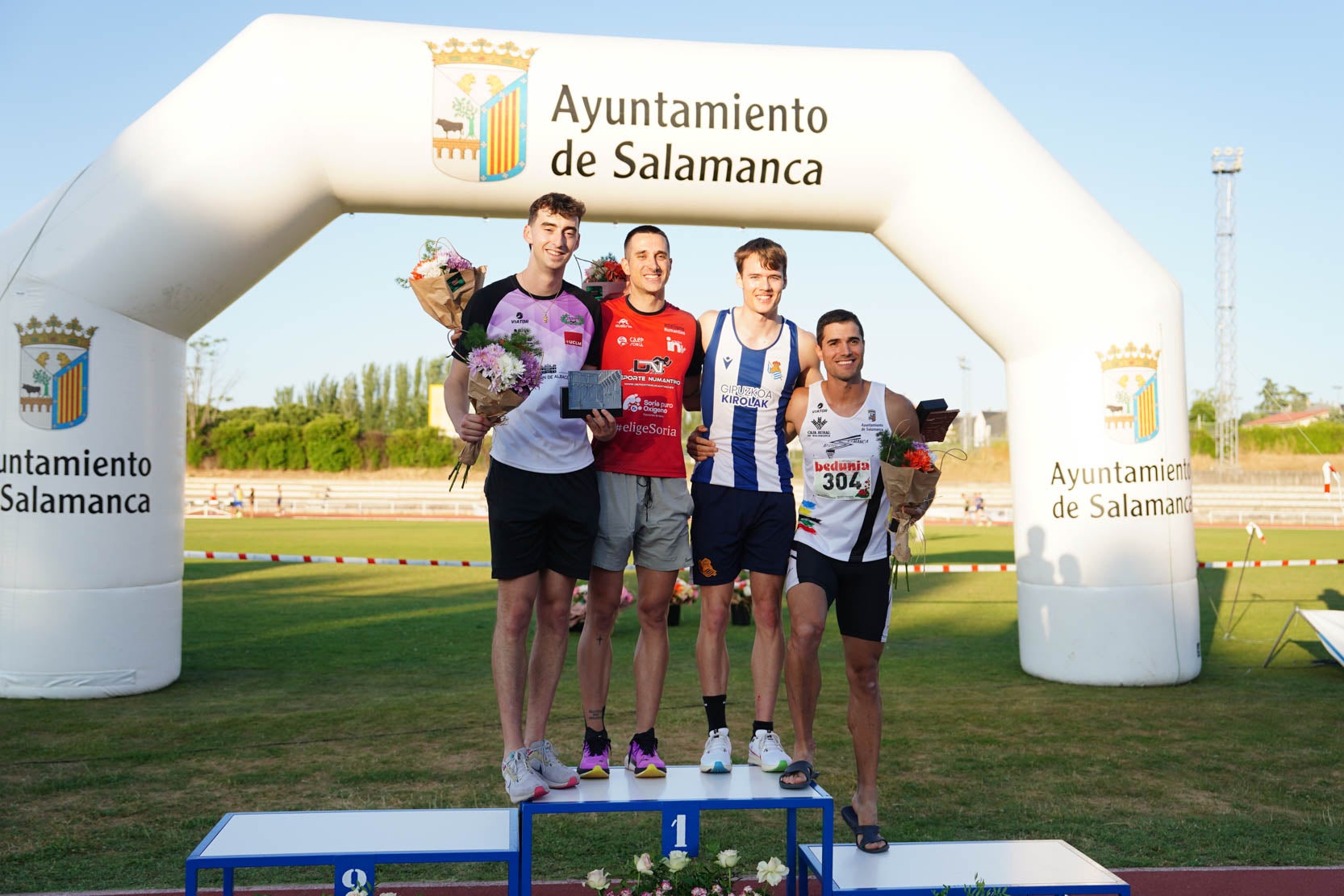 Las mejores imágenes de una gran tarde de atletismo en Las Pistas del Helmántico