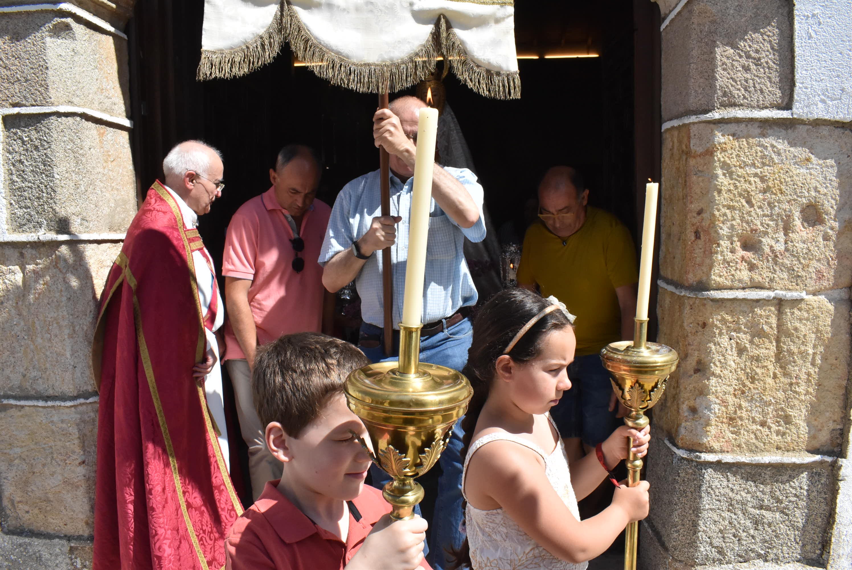Béjar acompaña La Antigua en la procesión de la Virgen en el Domingo de Pentecostés