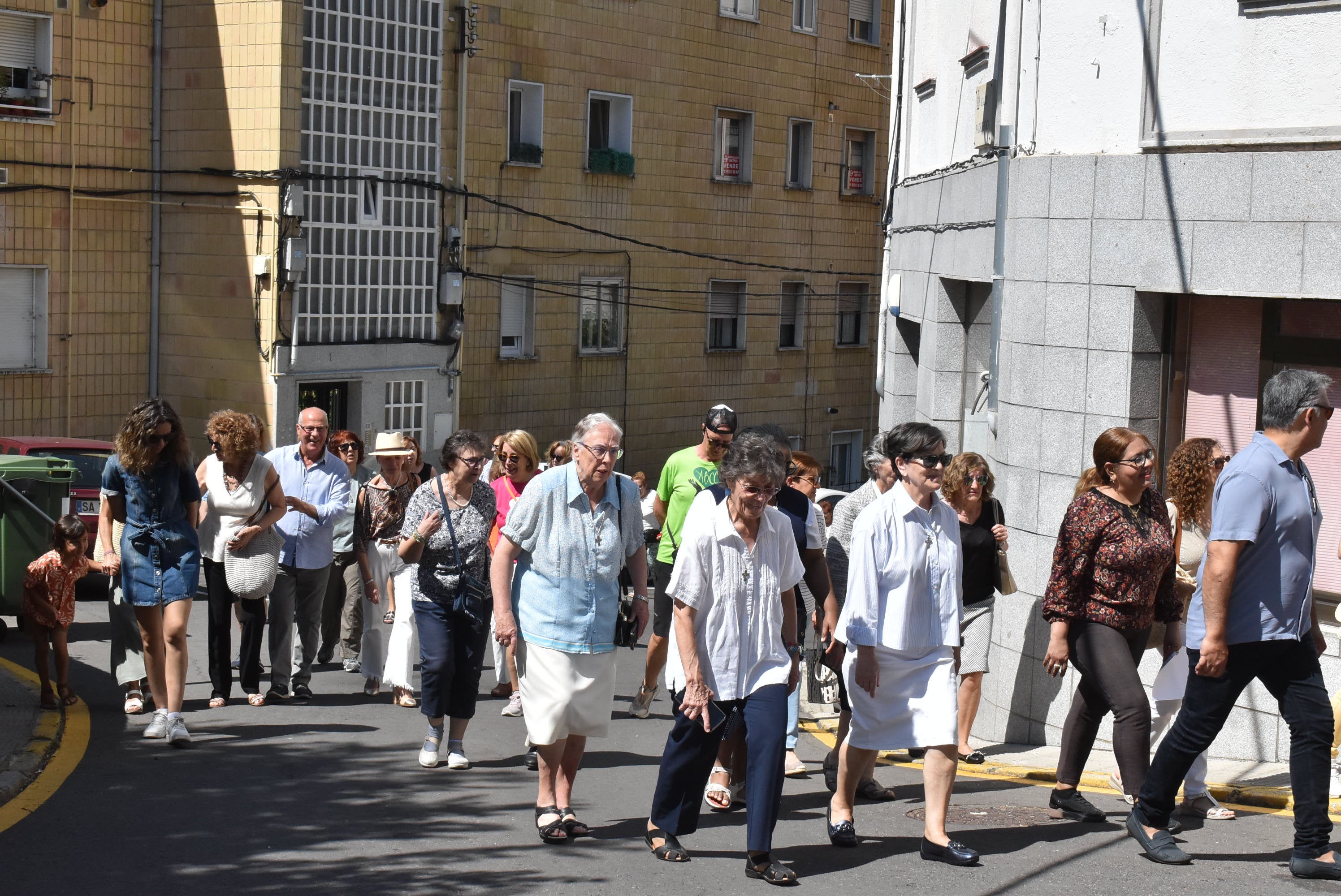 Béjar acompaña La Antigua en la procesión de la Virgen en el Domingo de Pentecostés