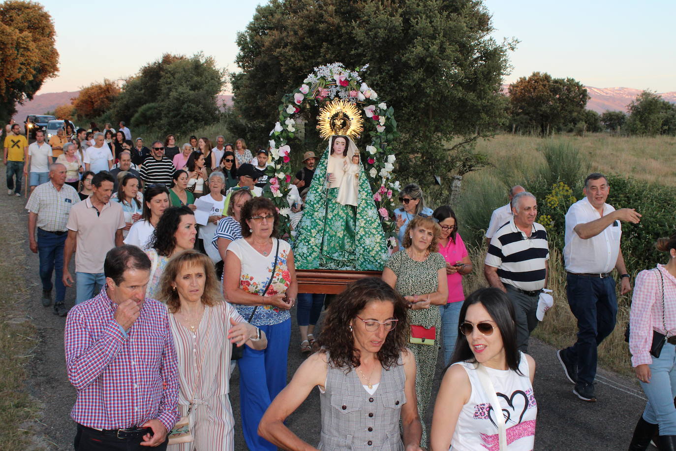 Valdefuentes de Sangusín recibe a la Virgen del Carrascal