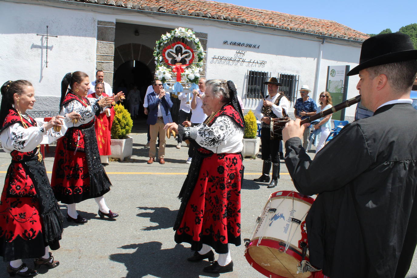 La Hoya honra al Espíritu Santo