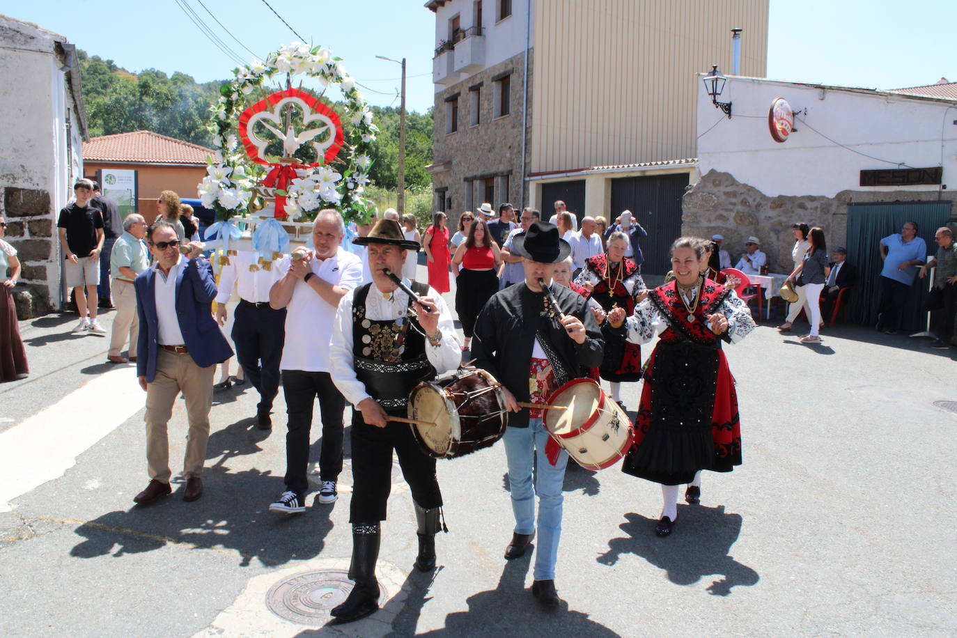 La Hoya honra al Espíritu Santo