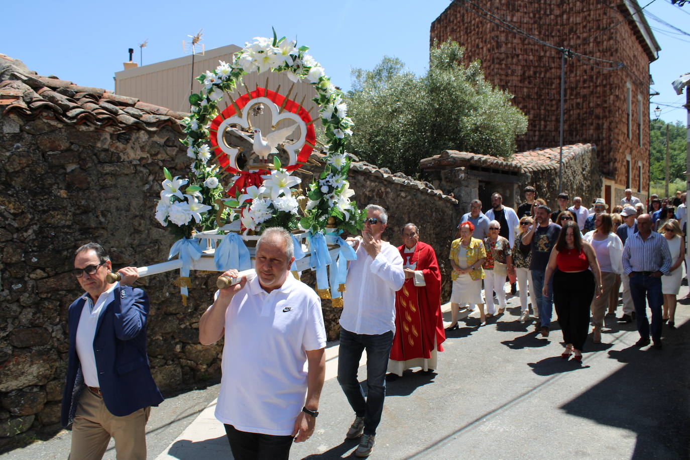 La Hoya honra al Espíritu Santo