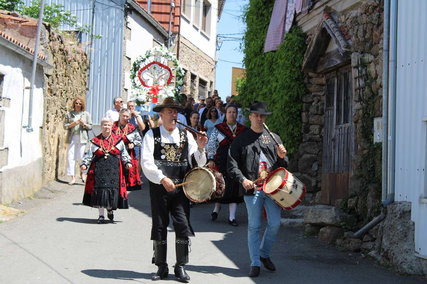 La Hoya honra al Espíritu Santo