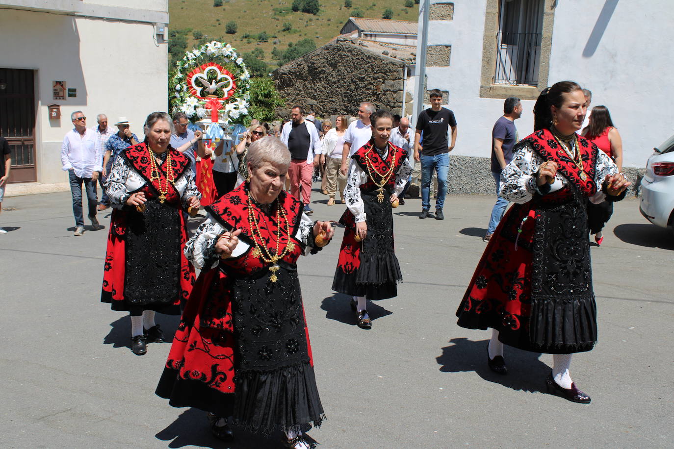 La Hoya honra al Espíritu Santo