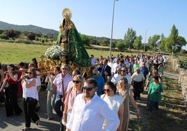 Los fieles acompañaron este domingo a la Virgen de Valparaíso en su traslado hasta la iglesia