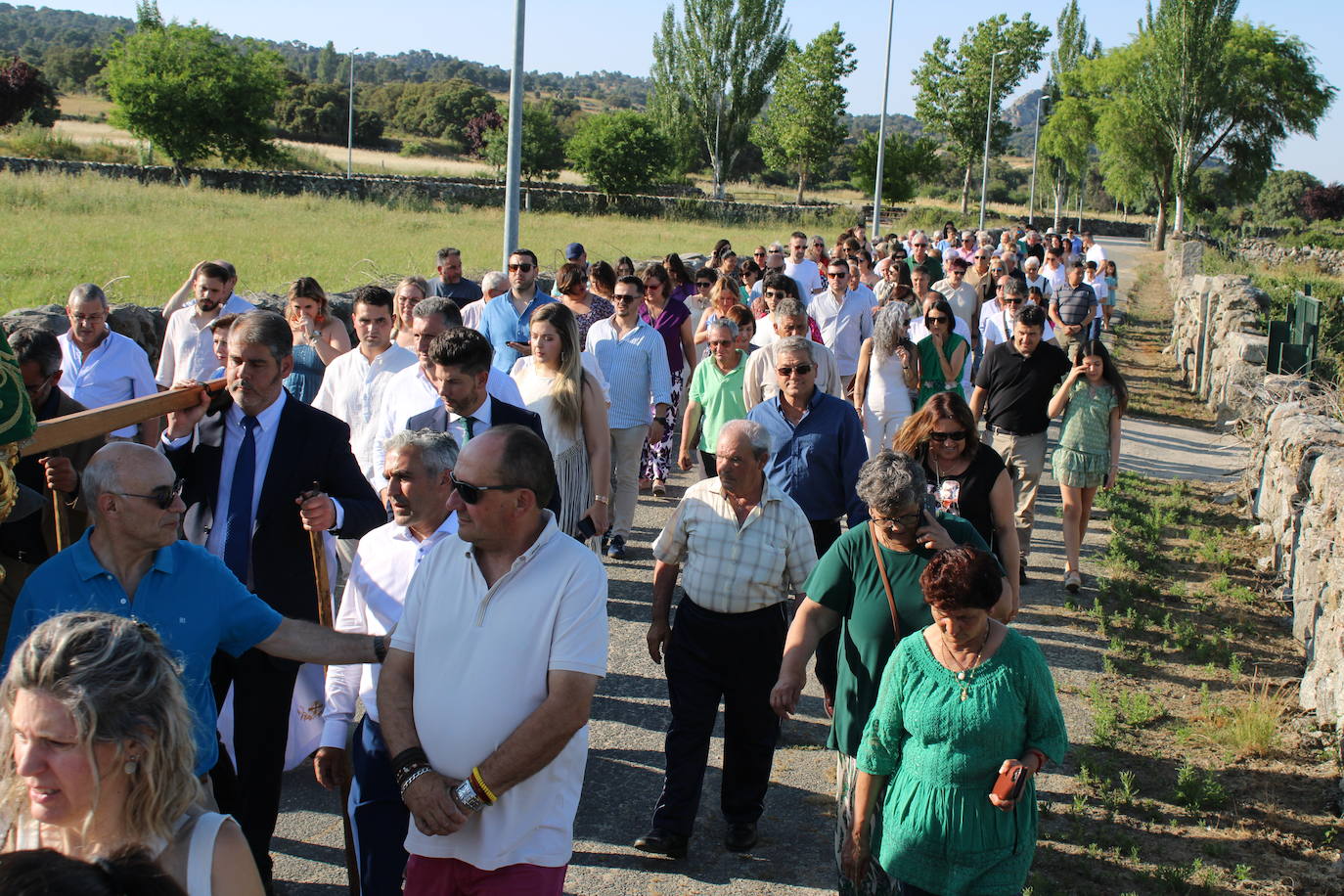 Los fieles acompañan a la Virgen de Valparaíso en Santibáñez de Béjar