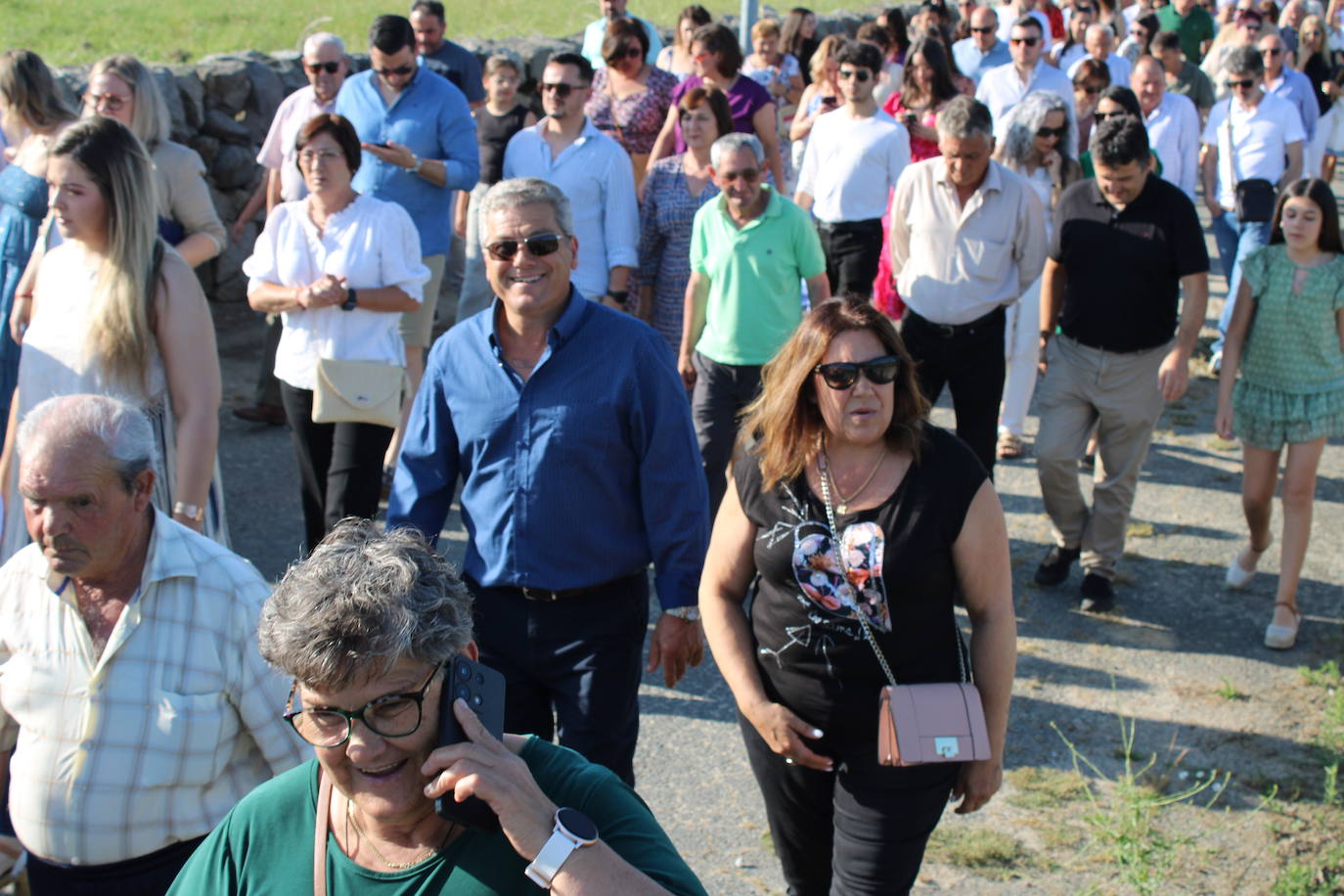 Los fieles acompañan a la Virgen de Valparaíso en Santibáñez de Béjar