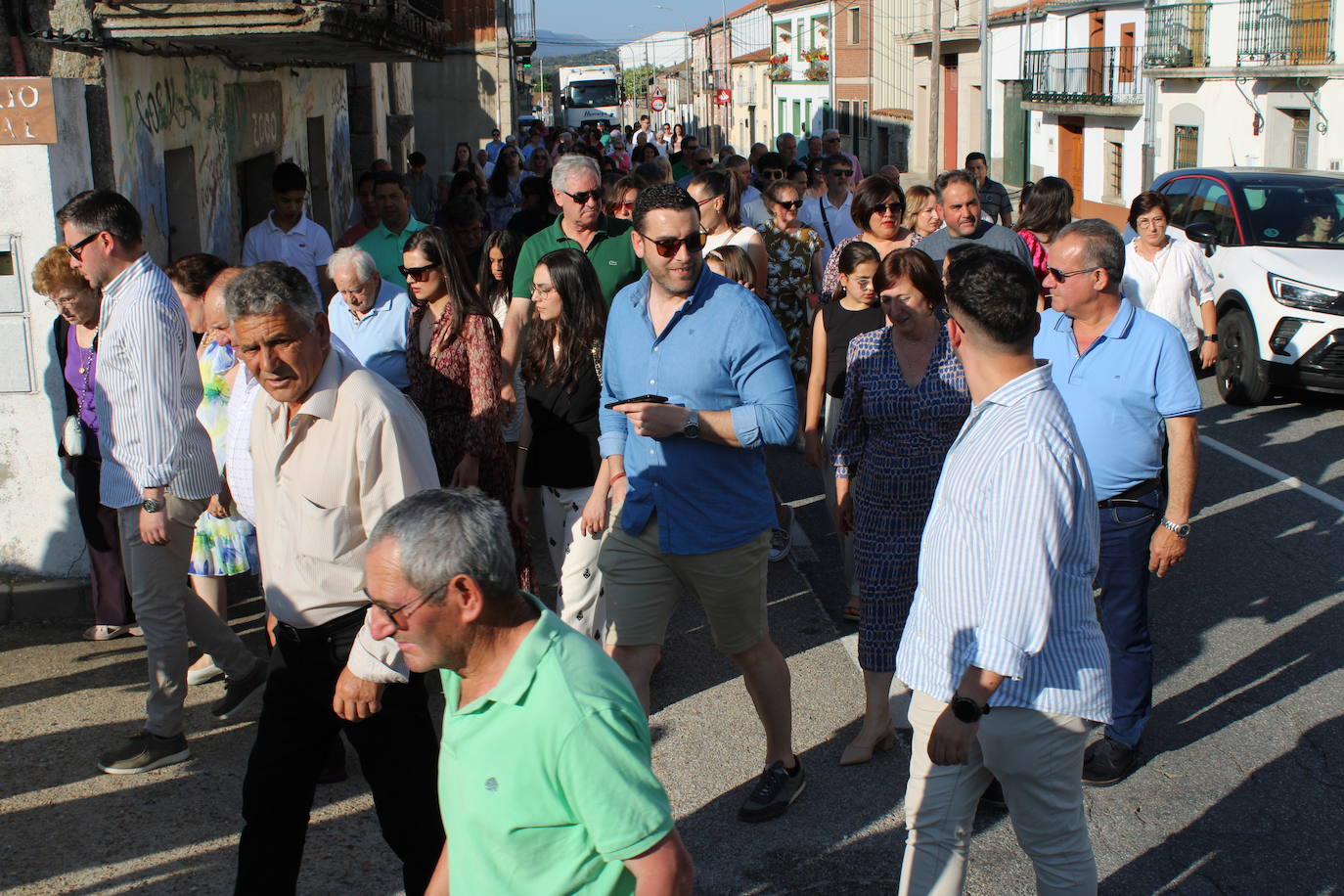 Los fieles acompañan a la Virgen de Valparaíso en Santibáñez de Béjar