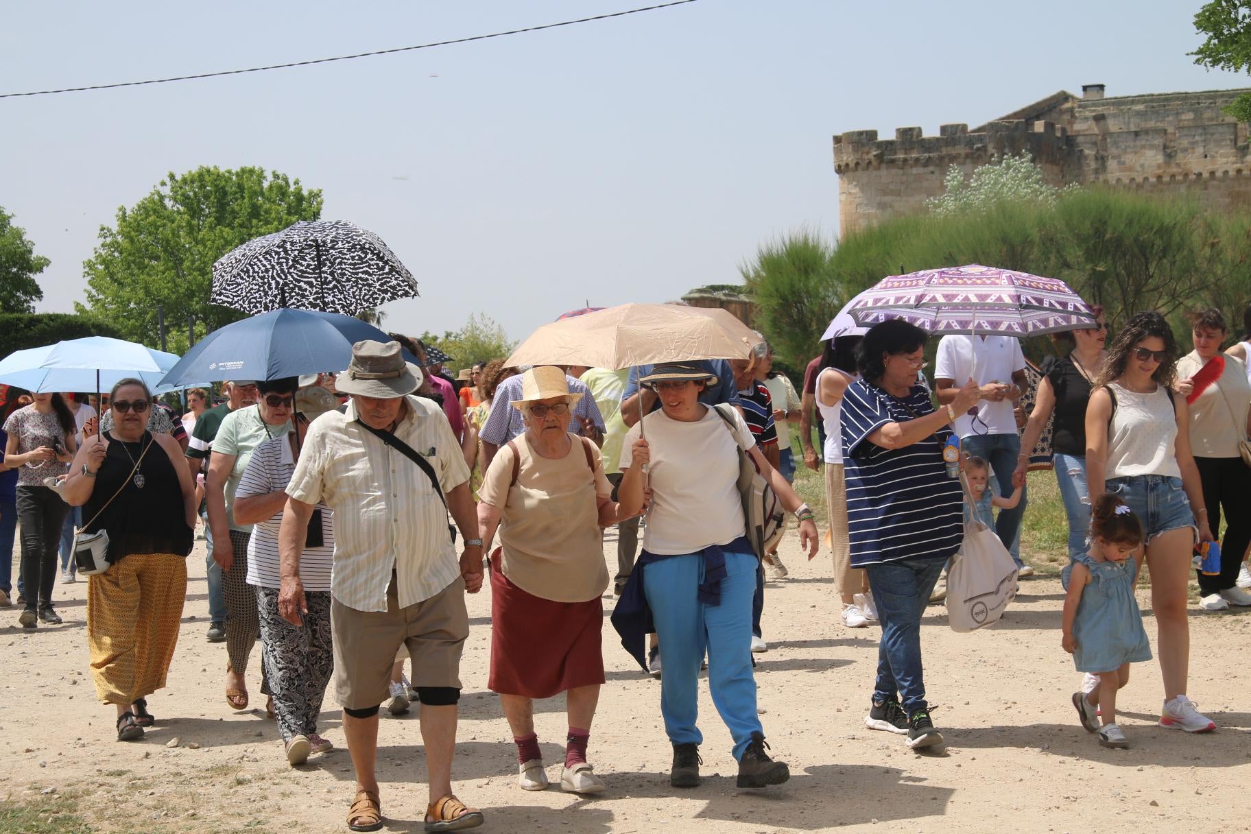 Un millar de romeros en El Cañedo