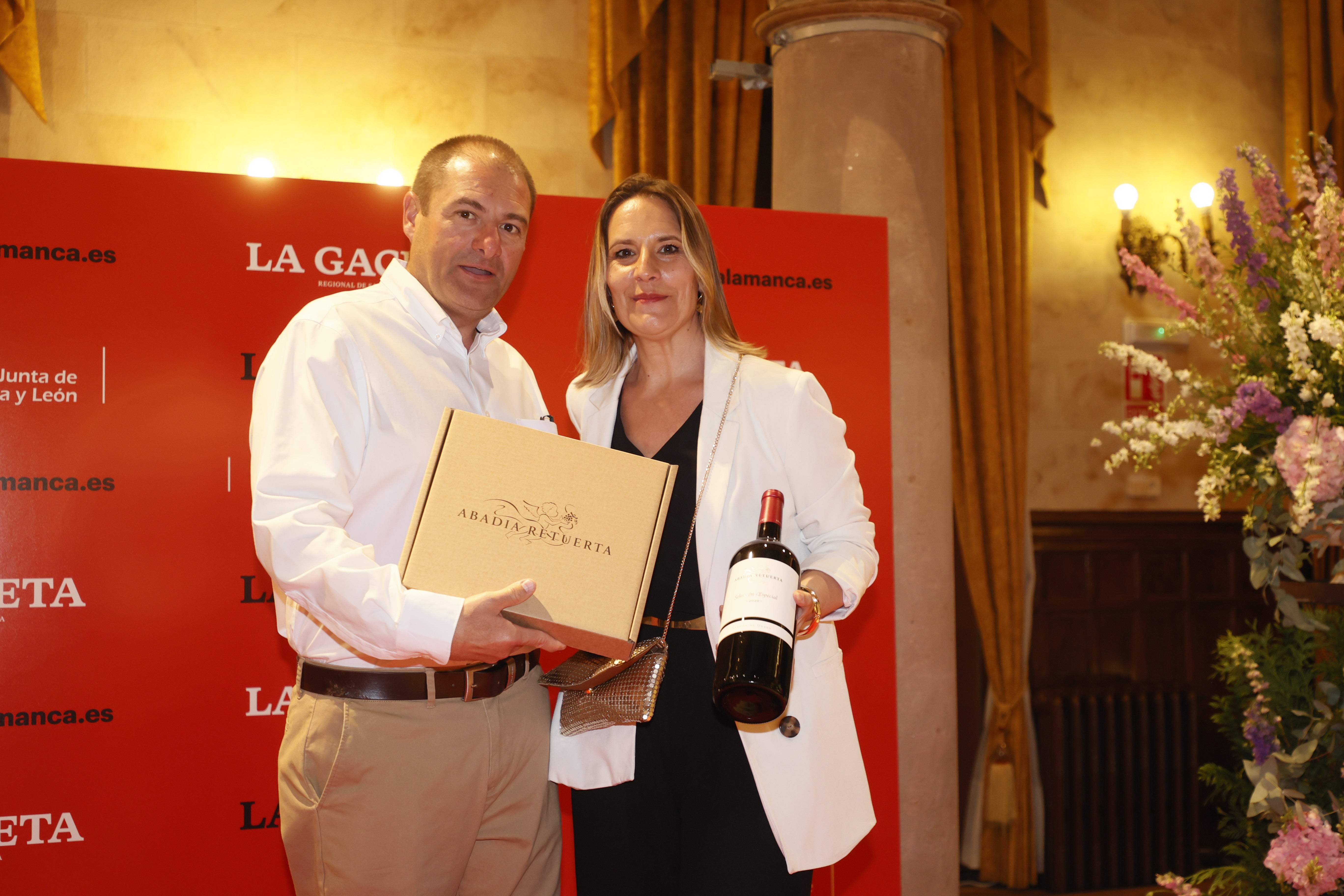 Carlos Muñoz (La Dolorosa) ganó el pack, cortesía de Abadía Retuerta: botella Magnum, visita a la bodega y cata de su gama de productos. Entregó Rebeca Martín, de LA GACETA.