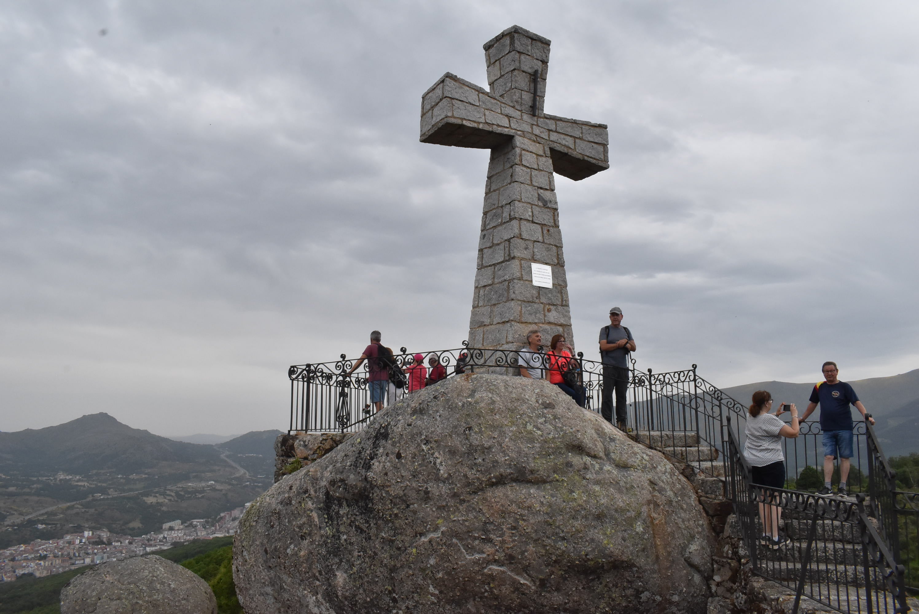 A buen ritmo hasta la Peña de la Cruz