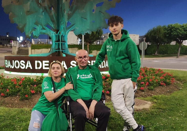 La salmantina junto a su marido e hijo.