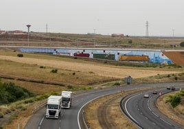 El mural del artistas Abel Ferreras 'Cain' que ahora decora el muro de Puerto Seco.