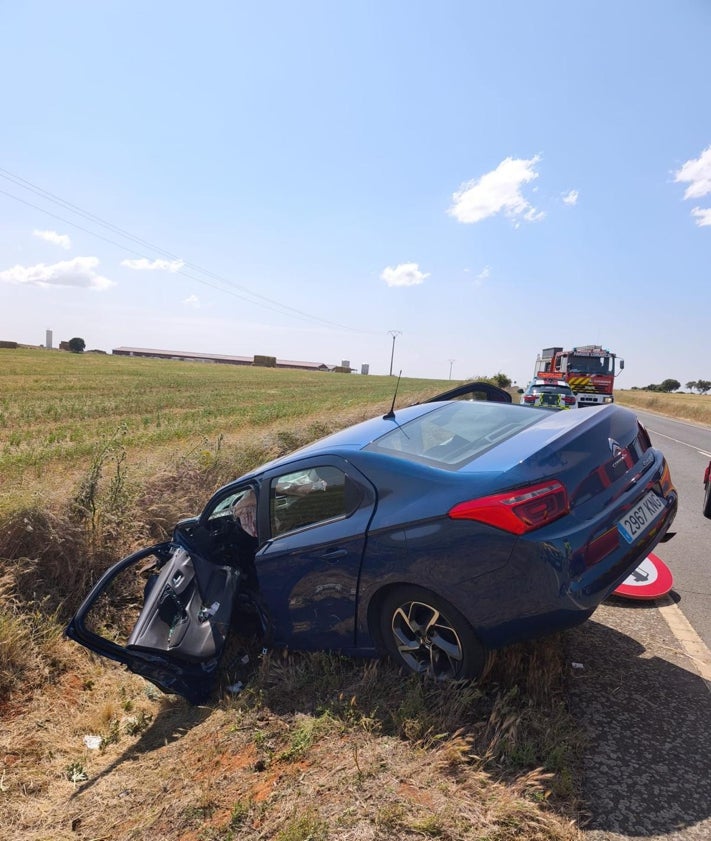 Imagen secundaria 2 - Imágenes del accidente en la CL-517.