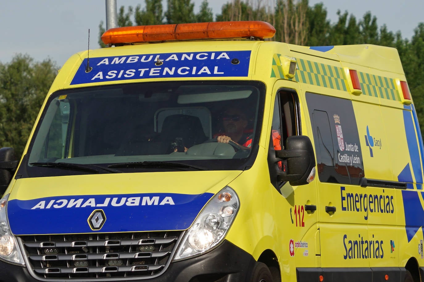 Dos heridos en una colisión entre dos vehículos en Trabanca