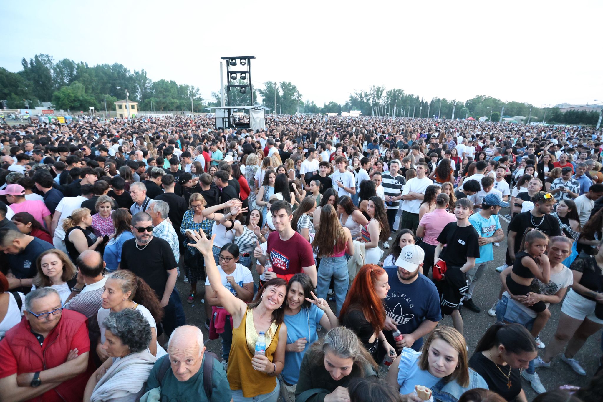 Furor en La Aldehuela para ver a la Orquesta Panorama