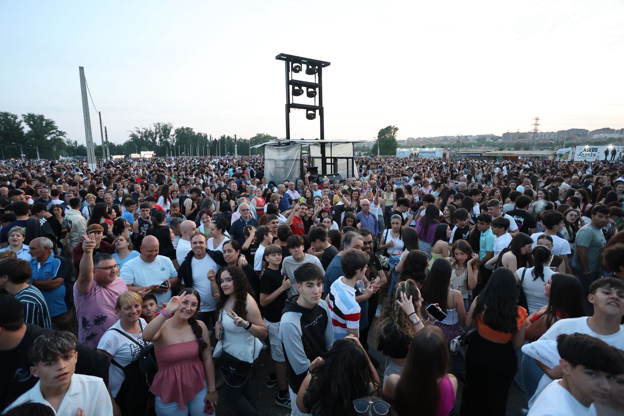 Furor en La Aldehuela para ver a la Orquesta Panorama