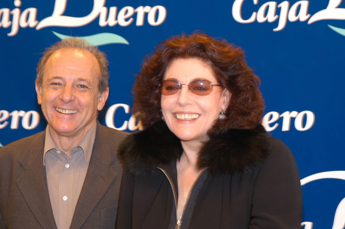 Una emocionada Charo López vuelve a Salamanca en octubre de 2003 con un estreno nacional, el de la obra cómica «Sara Bernhardt» junto a Emilio Gutiérrez Caba y dirigida por José Pascual.