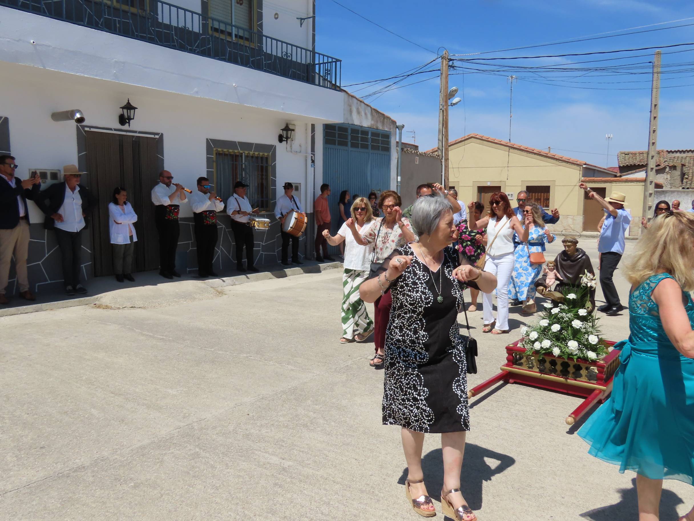 Alegría en Nava de Sotrobal en honor a San Antonio