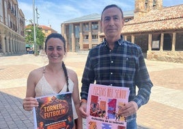 La edil Alba Hernández y el alcalde de Carbajosa, Pedro Samuel Martín.
