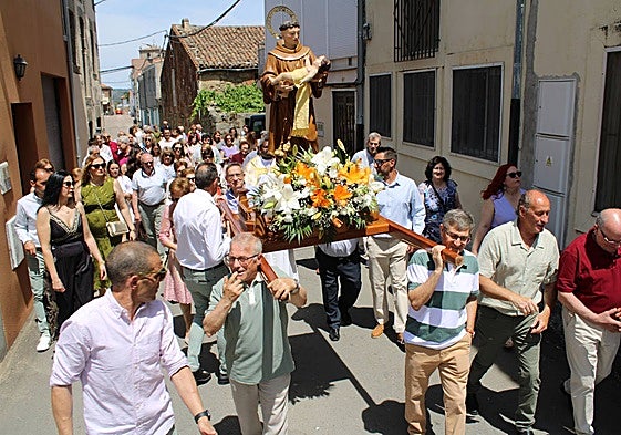 Imagen de la procesión celebrada este viernes en Ledrada.