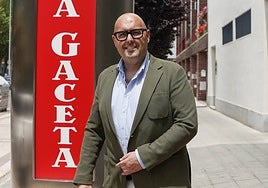 David Alonso Mata a las puertas de la redacción de LA GACETA.