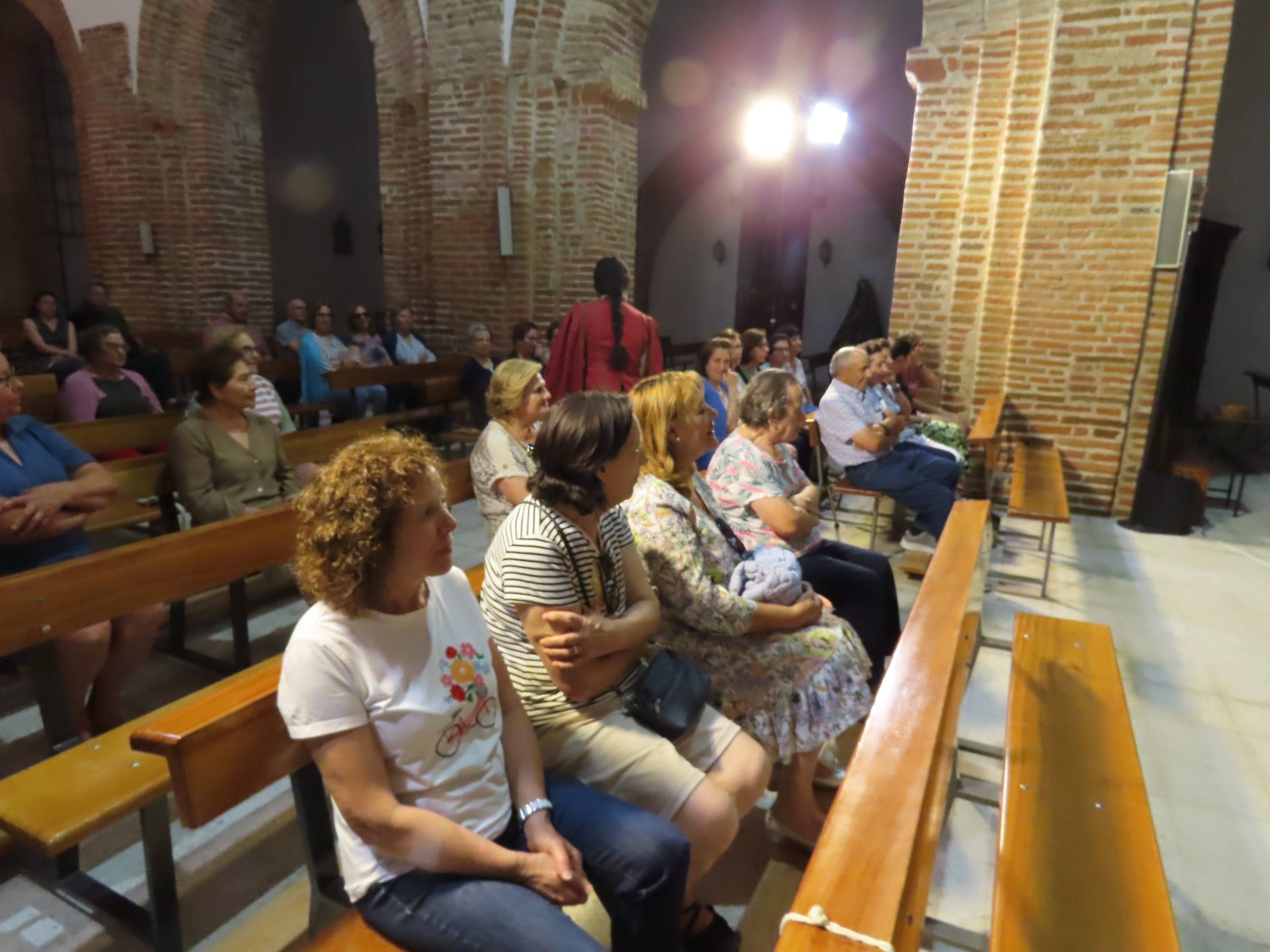 ‘Arcos y Ecos’ llena de vida escénica el templo mudéjar de Paradinas