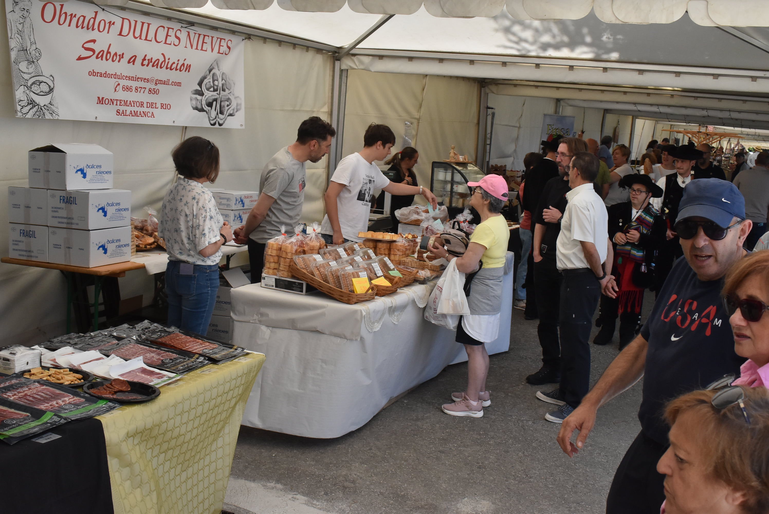 Primera feria agroalimentaria en Candelario para rendir homenaje a su tradición chacinera