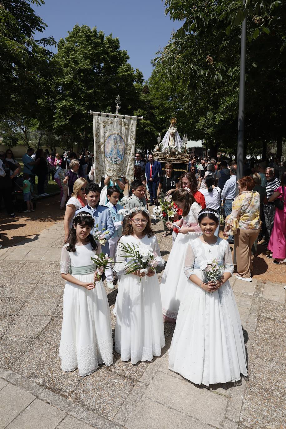 Tejares rinde homenaje a su virgen