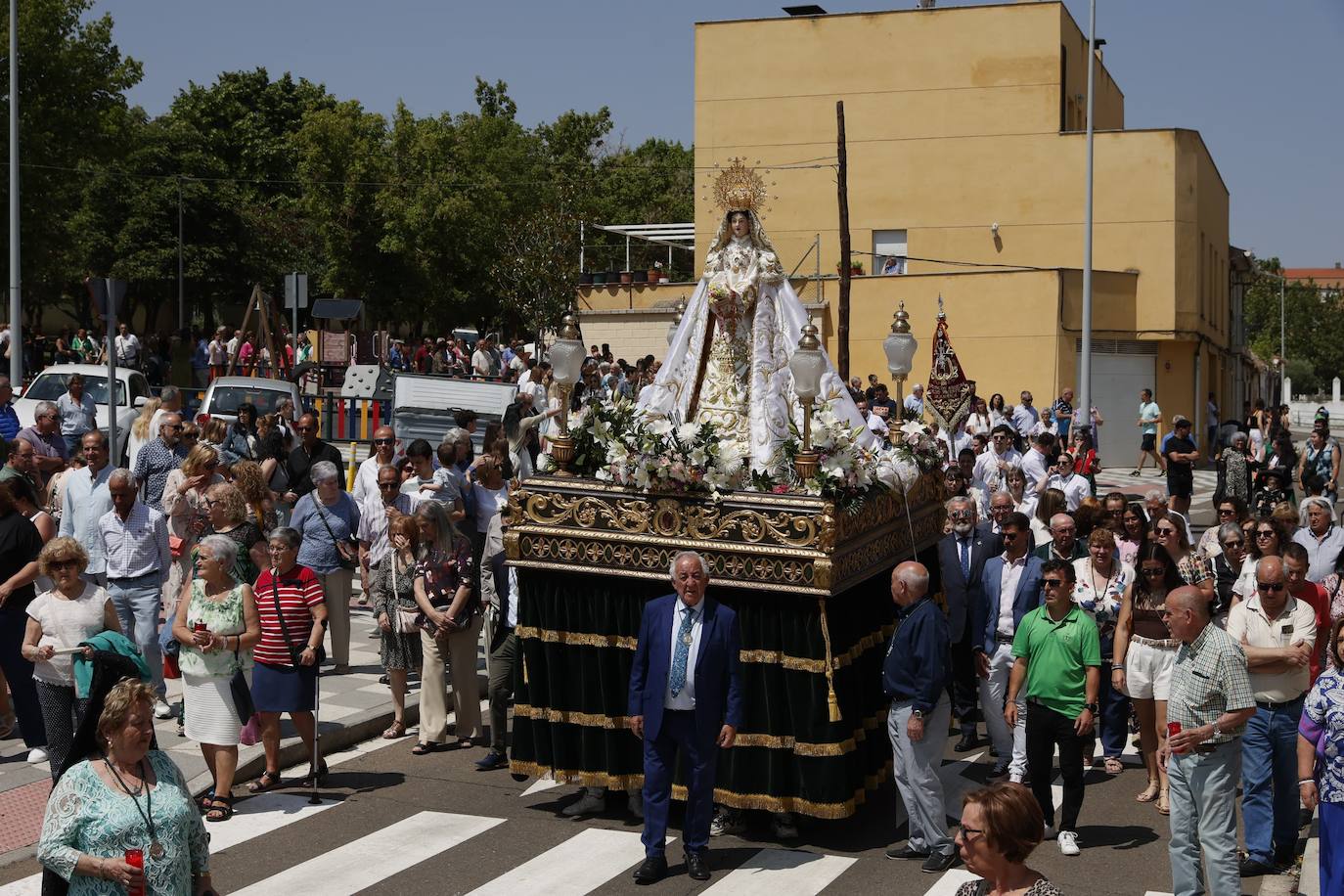 Tejares rinde homenaje a su virgen