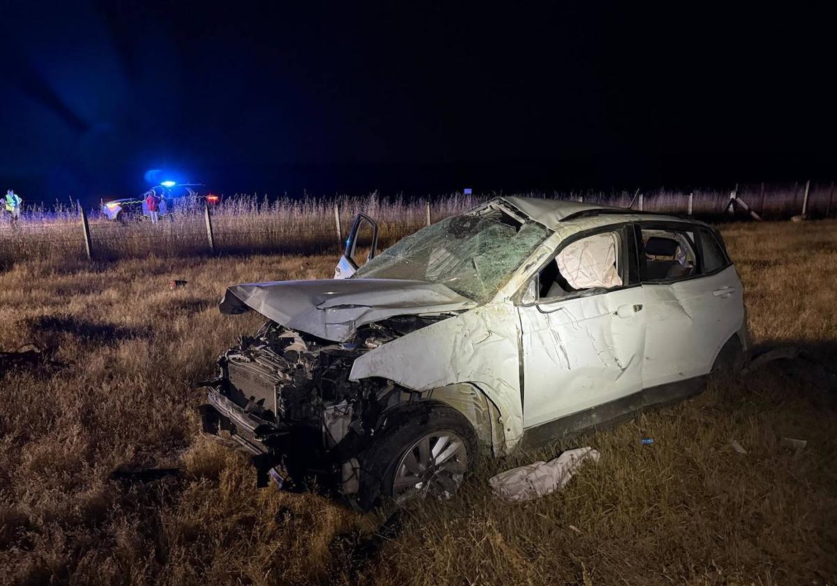 Imagen del coche siniestrado en el grave accidente surgido en la mañana de este domingo, 15 de junio, en la localidad salmantina de Sando.