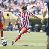 Julián Álvarez, durante el partido que el Atlético de Madrid ha disputado este domingo ante el PSG, correspondiente a la jornada 1 de la fase de grupos de la Copa Mundial de Clubes FIFA.