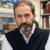 Alberto Orfao, en los laboratorios del Centro del Cáncer.