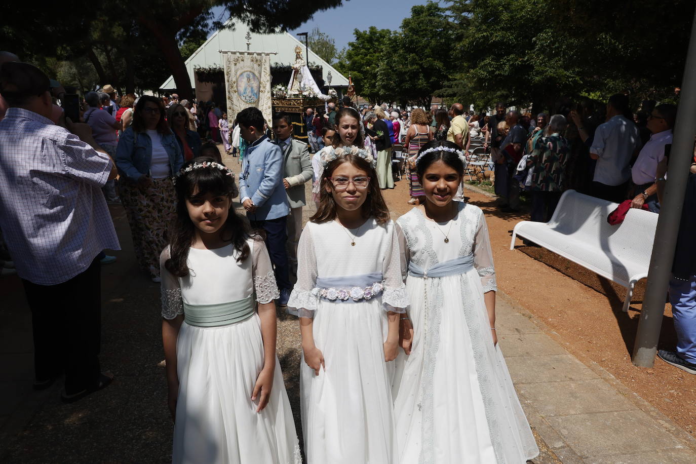 Tejares rinde homenaje a su virgen