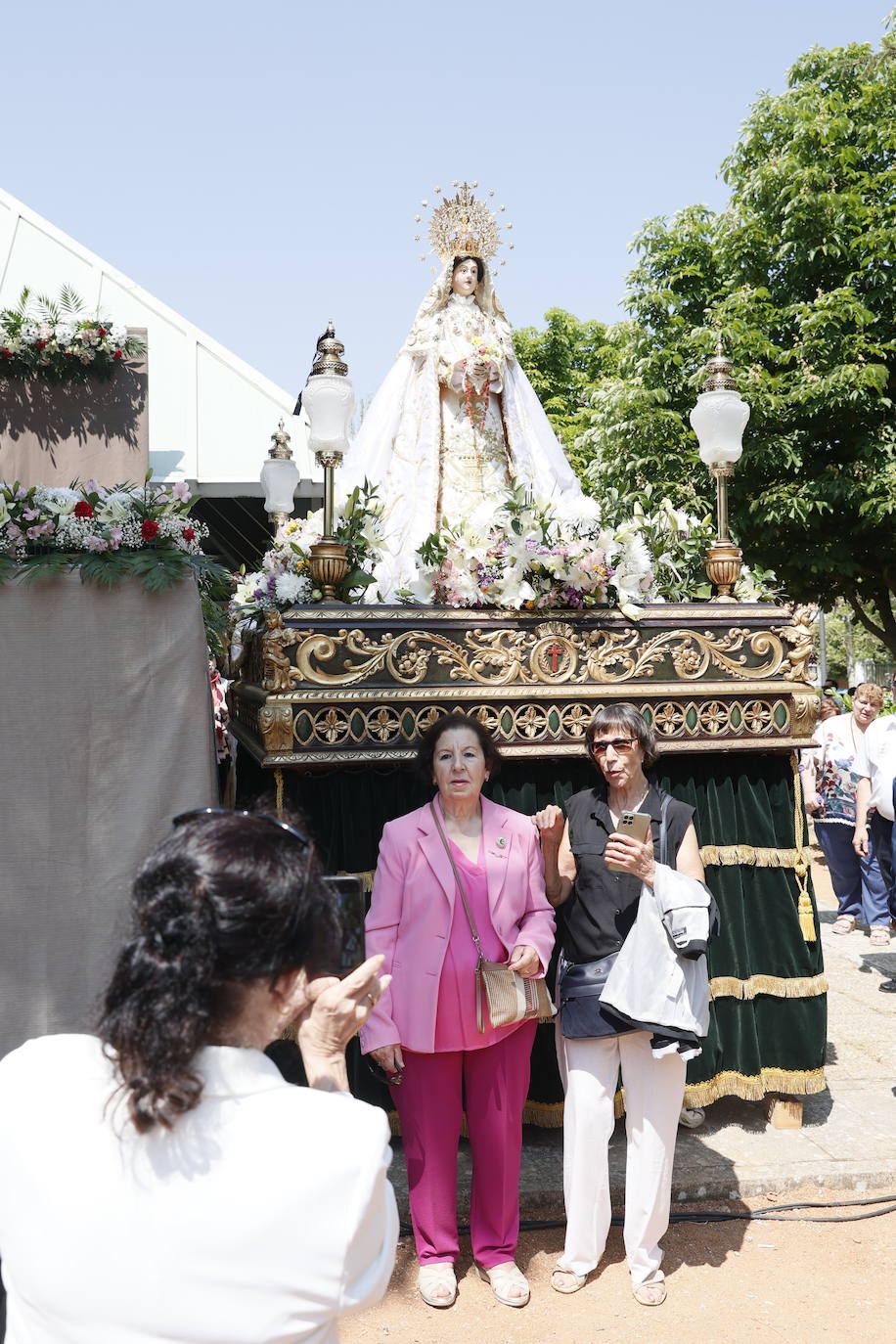 Tejares rinde homenaje a su virgen