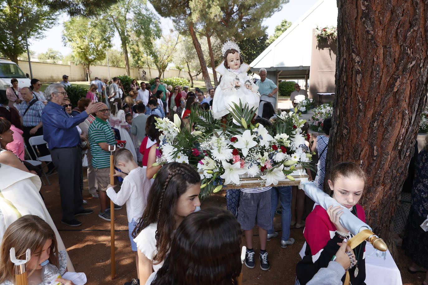 Tejares rinde homenaje a su virgen