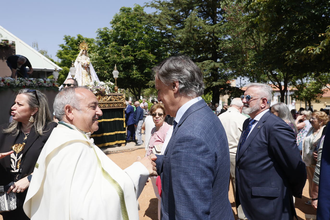 Tejares rinde homenaje a su virgen