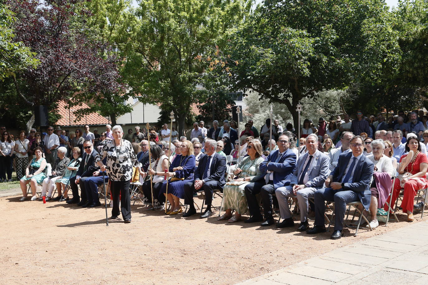 Tejares rinde homenaje a su virgen