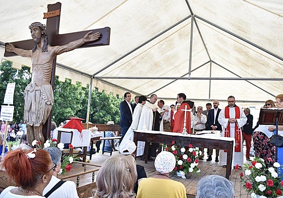 La eucaristía de campaña, en el santuario del Cristo de Cabrera.