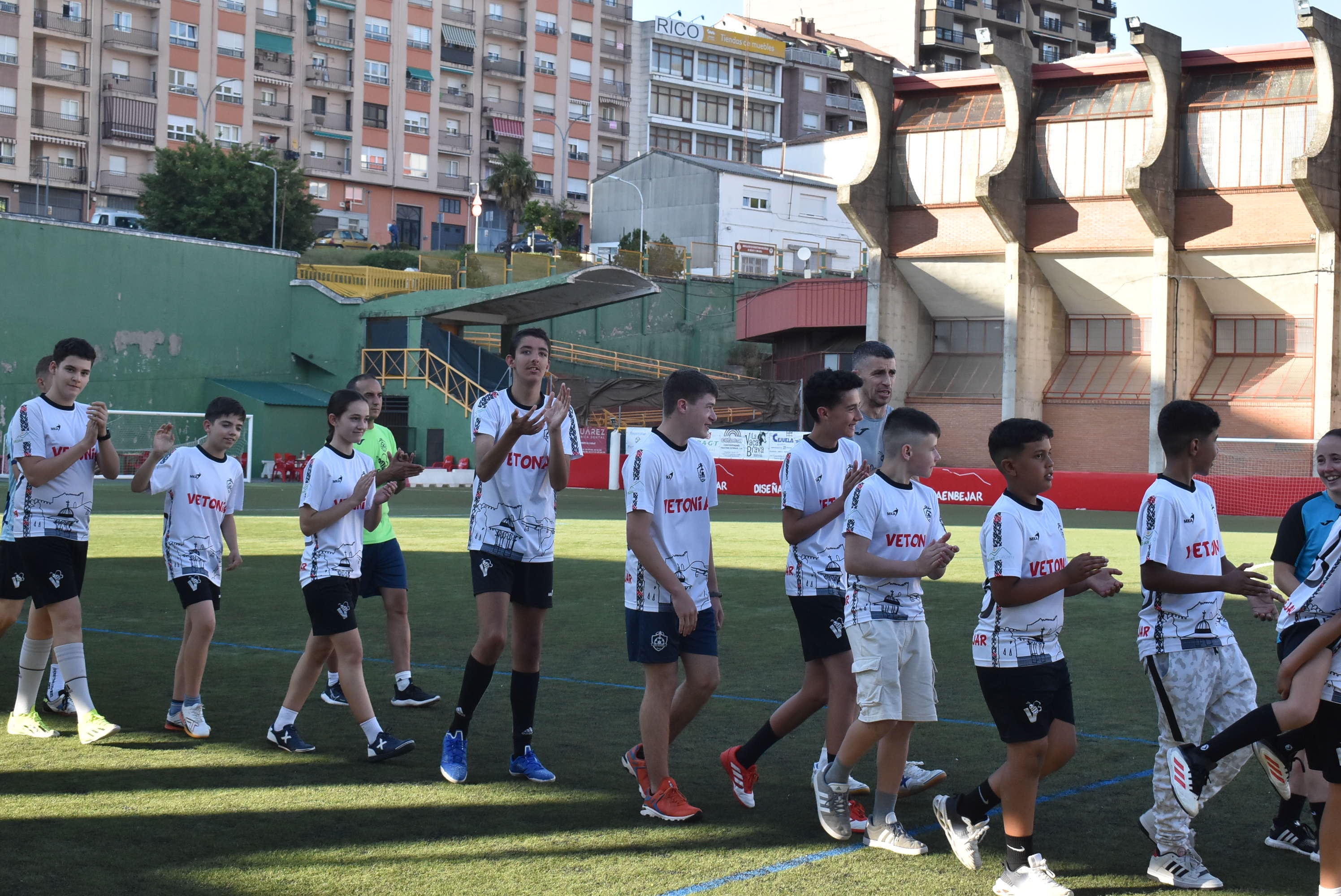Fiesta escolar para despedir las actividades infantiles en Béjar