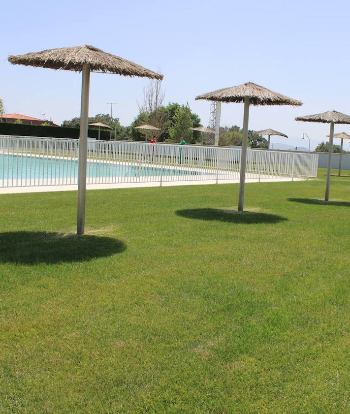 Imagen secundaria 2 - Instalaciones de las piscinas municipales de Guijuelo.
