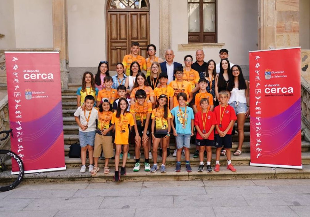 Gran fiesta en La Salina para entregar los premios a los mejores del Triatlón Escolar
