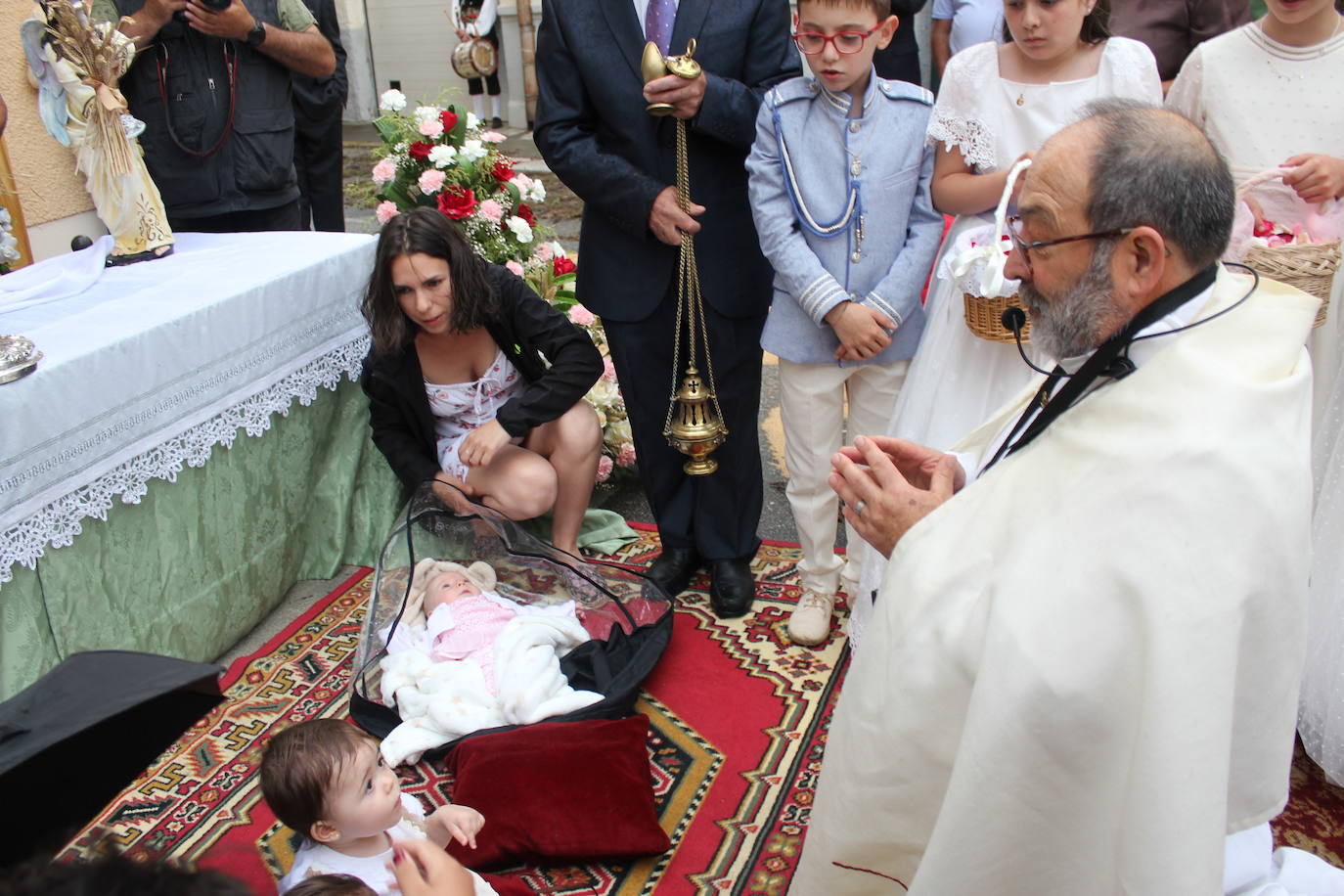 Procesión de paraguas en el intrépido Corpus de Vitigudino