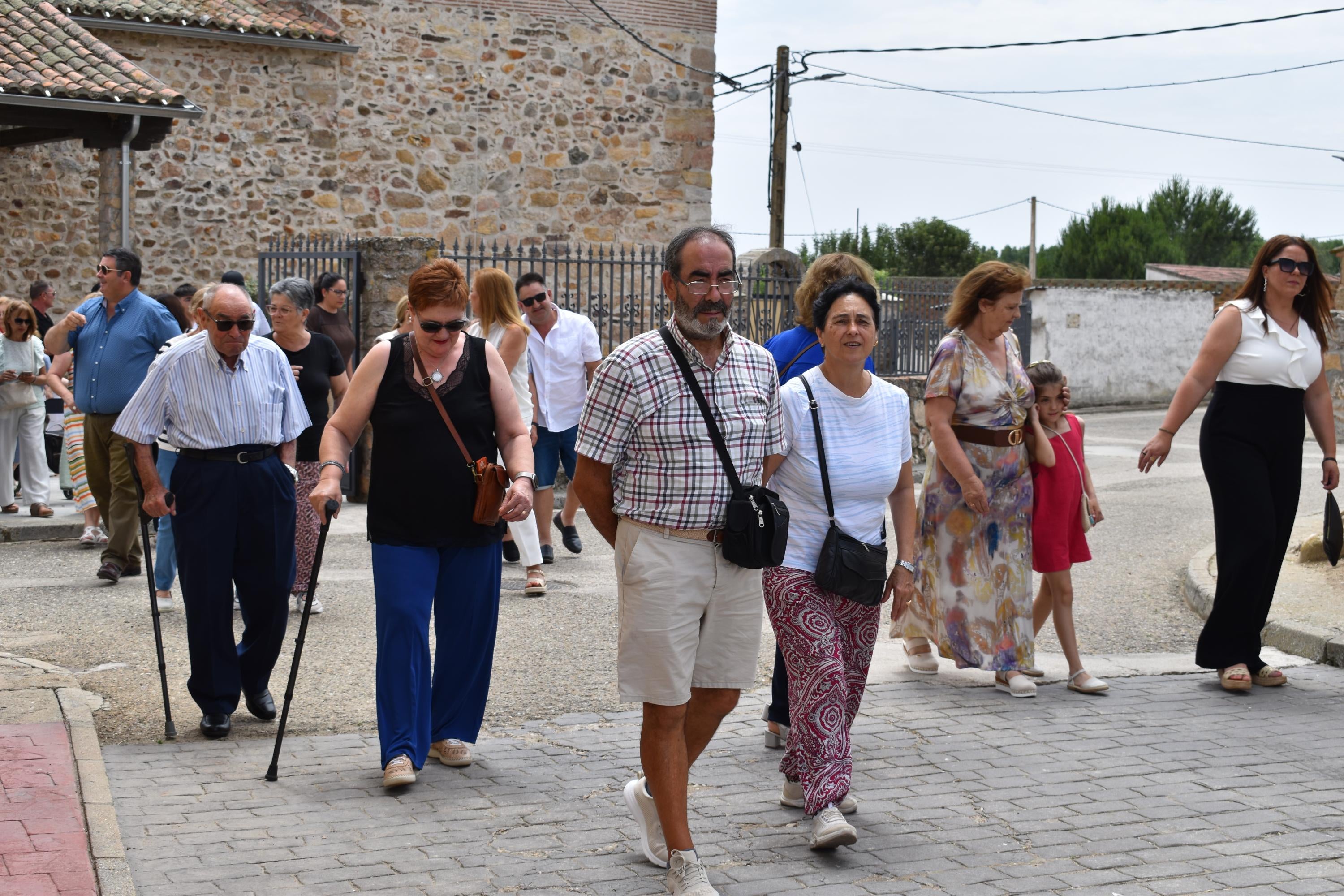 Sieteiglesias de Tormes rememora su historia con el reparto de 40 kilos de cerezas