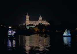 Los barcos de fuego surcando el Tormes.